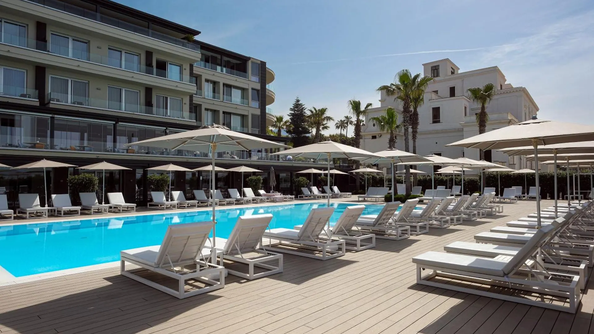 Hotel & Resort Tre Fontane Luxury ポルティチ