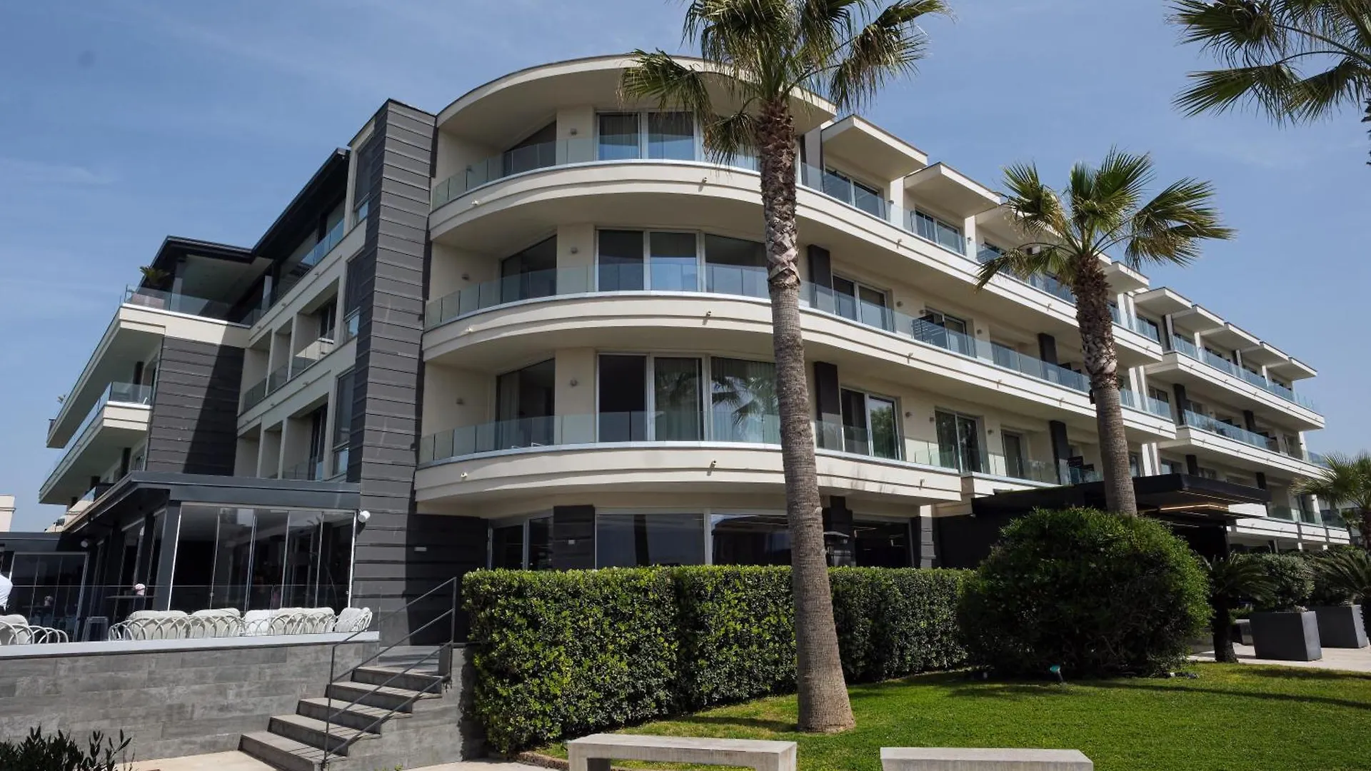 Hotel & Resort Tre Fontane Luxury Портичи