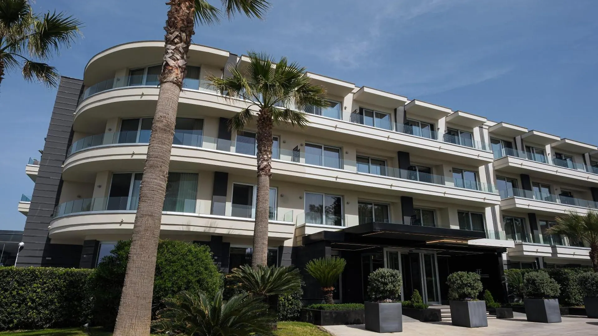 Hotel & Resort Tre Fontane Luxury Portici 4*,